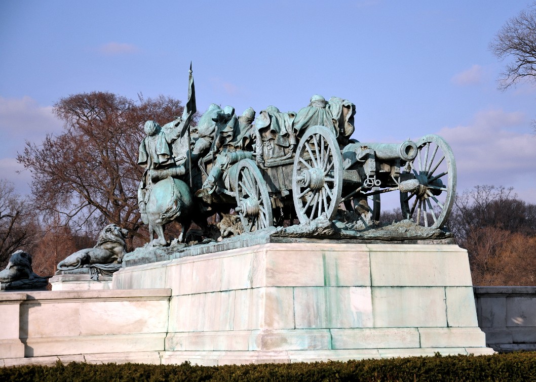 Bronze Men Hauling a Civil War Cannon Bronze Men Hauling a Civil War Cannon