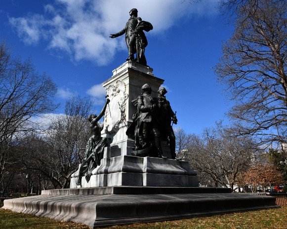 General Marquis de Lafayette Statue