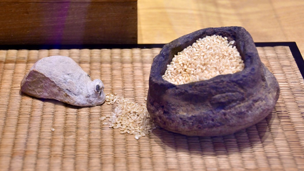 Animal Shaped Stone - Mouse and Object Stone - Grain Sack