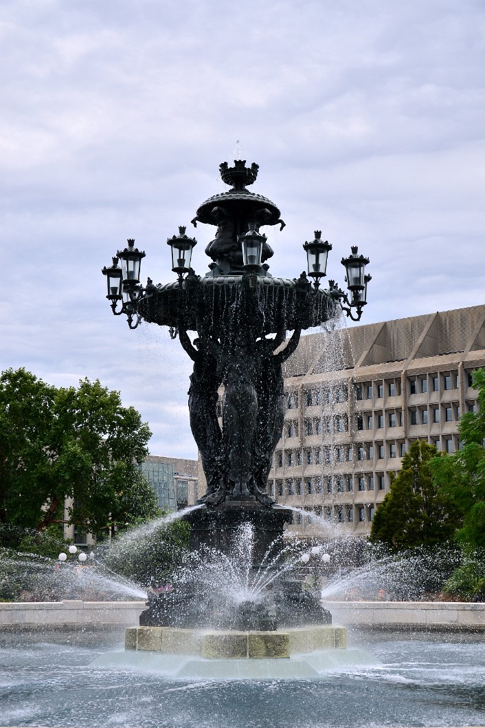 Spraying Bartholdi Fountain Spraying Bartholdi Fountain